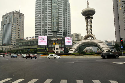 溫州市發(fā)展大廈戶(hù)外DT12.5轉(zhuǎn)角屏