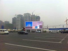 都市大門(mén)的入口，不一樣的傳媒呈現(xiàn)
