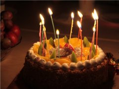 元亨光電八月11周年慶後再唱生日歌